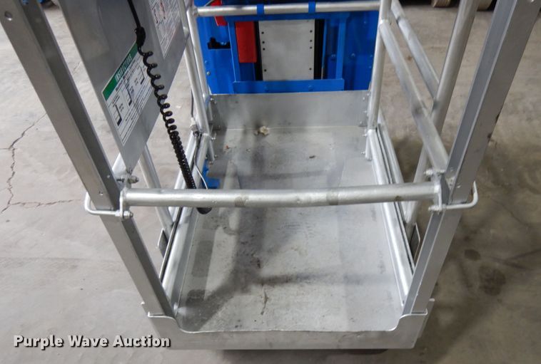 image for item HR9217 2012 Genie GR-20  vertical lift