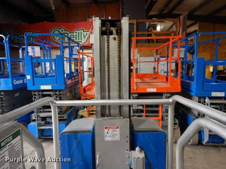 image for item HR9217 2012 Genie GR-20  vertical lift