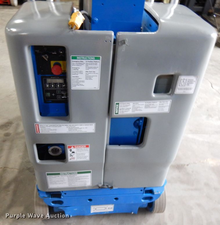 image for item HR9217 2012 Genie GR-20  vertical lift