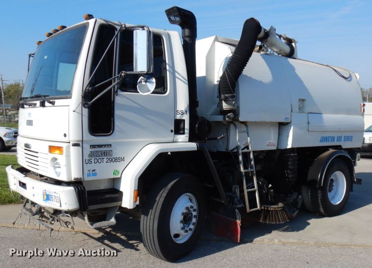 image for item HR9218 2000 Freightliner FC70  street sweeper truck