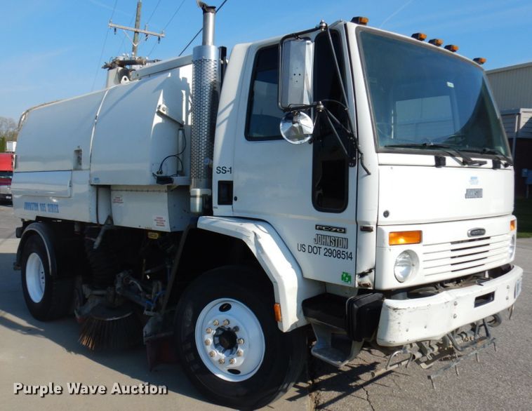 image for item HR9218 2000 Freightliner FC70  street sweeper truck