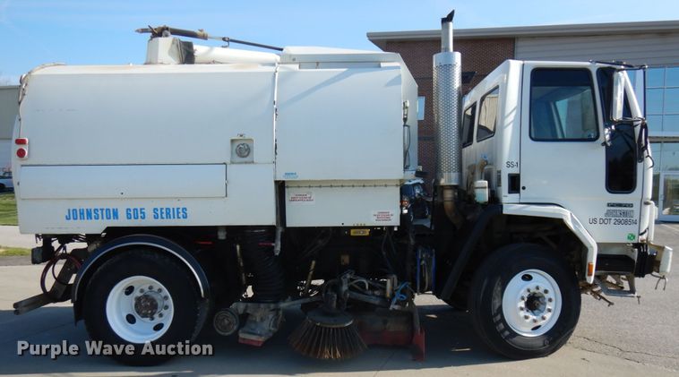 image for item HR9218 2000 Freightliner FC70  street sweeper truck