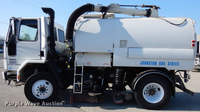 image for item HR9218 2000 Freightliner FC70  street sweeper truck