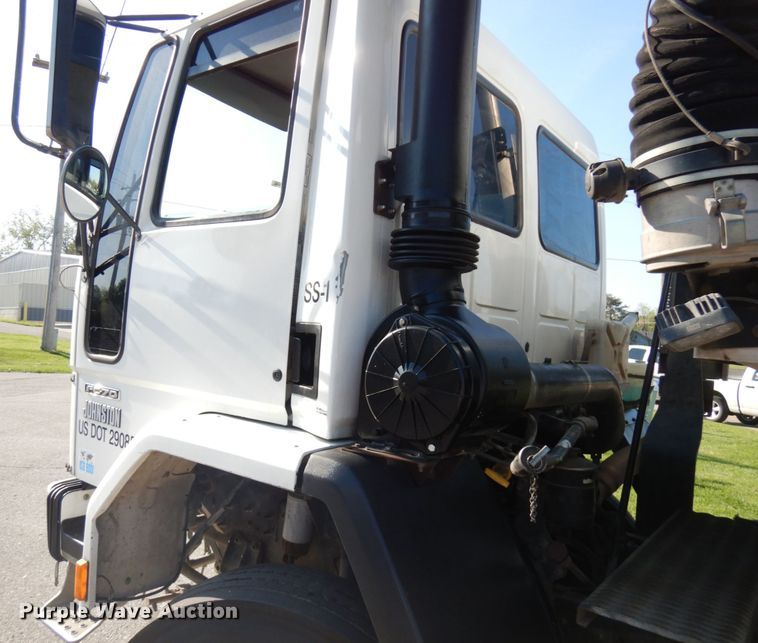 image for item HR9218 2000 Freightliner FC70  street sweeper truck