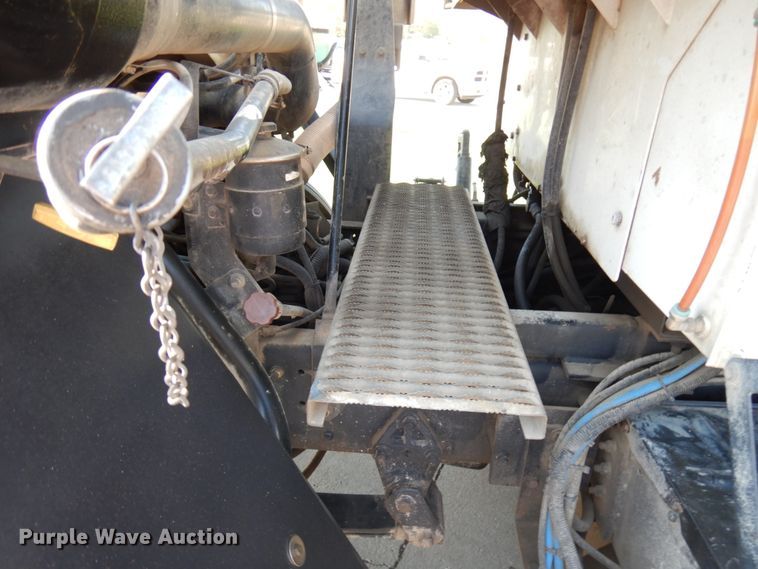 image for item HR9218 2000 Freightliner FC70  street sweeper truck