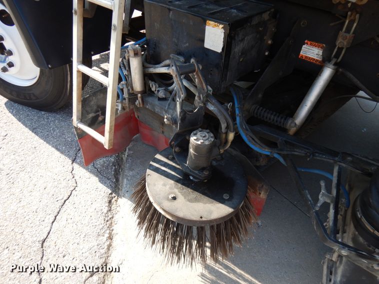 image for item HR9218 2000 Freightliner FC70  street sweeper truck