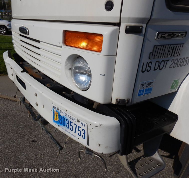 image for item HR9218 2000 Freightliner FC70  street sweeper truck