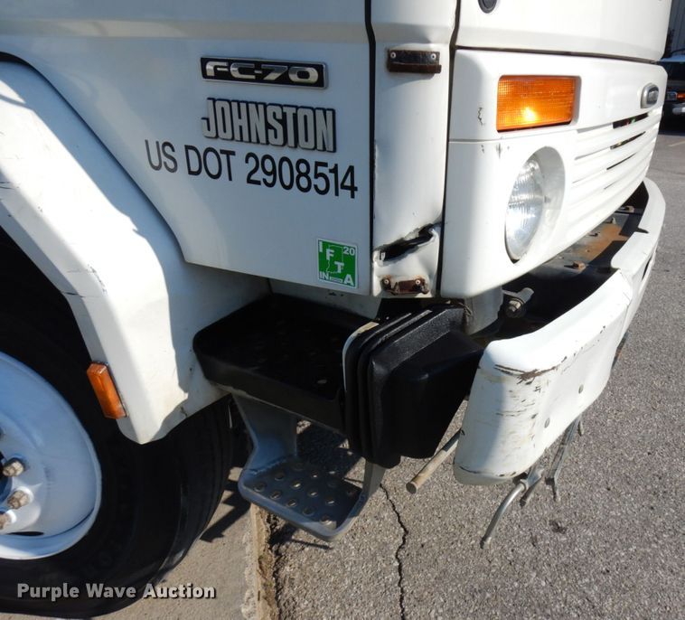 image for item HR9218 2000 Freightliner FC70  street sweeper truck