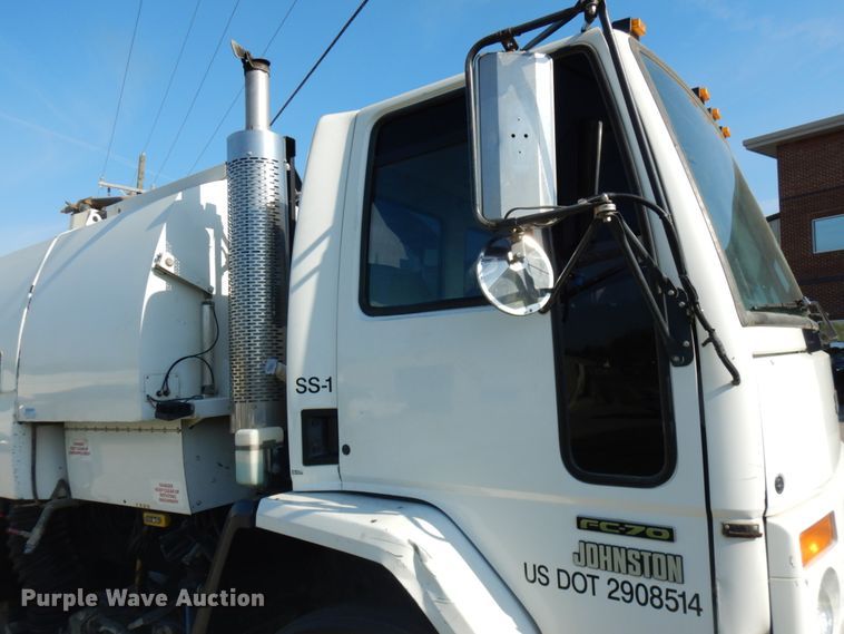image for item HR9218 2000 Freightliner FC70  street sweeper truck