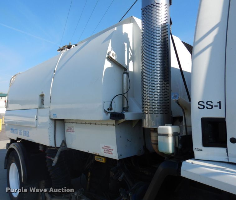 image for item HR9218 2000 Freightliner FC70  street sweeper truck