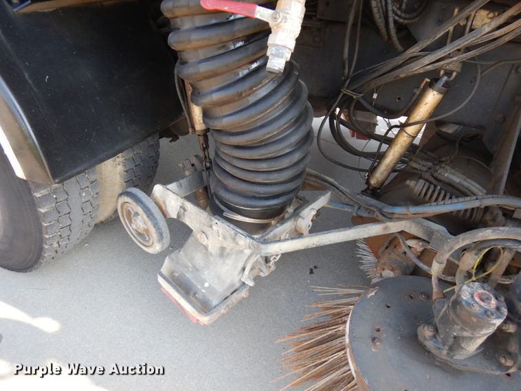 image for item HR9218 2000 Freightliner FC70  street sweeper truck