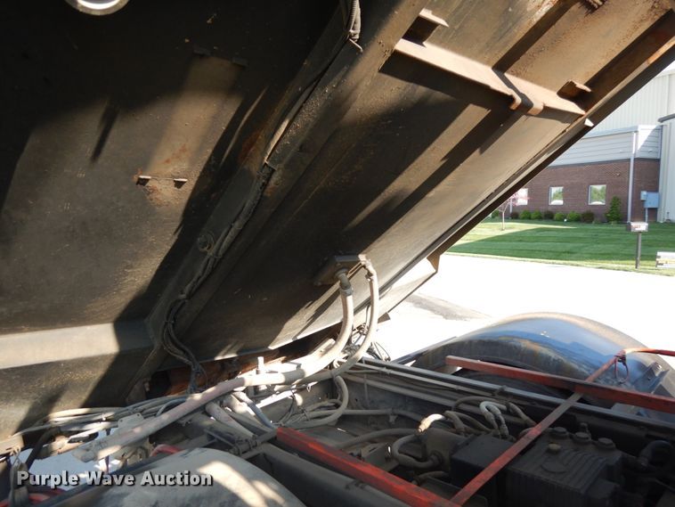 image for item HR9218 2000 Freightliner FC70  street sweeper truck