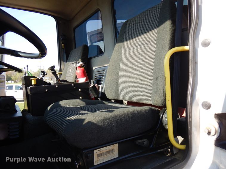 image for item HR9218 2000 Freightliner FC70  street sweeper truck