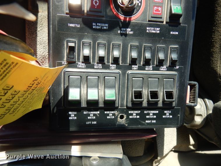 image for item HR9218 2000 Freightliner FC70  street sweeper truck