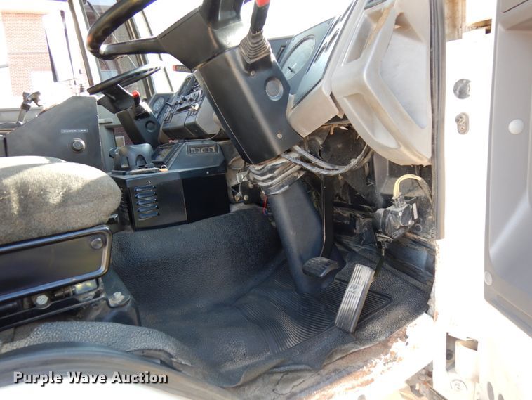 image for item HR9218 2000 Freightliner FC70  street sweeper truck