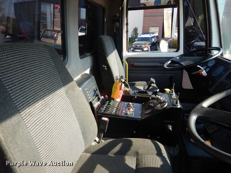 image for item HR9218 2000 Freightliner FC70  street sweeper truck