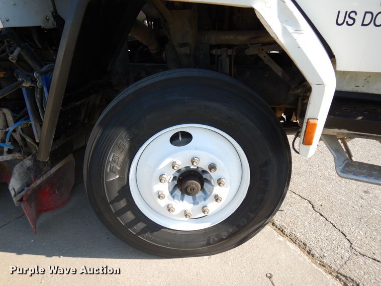 image for item HR9218 2000 Freightliner FC70  street sweeper truck