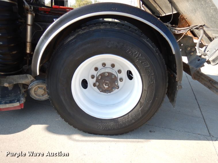 image for item HR9218 2000 Freightliner FC70  street sweeper truck