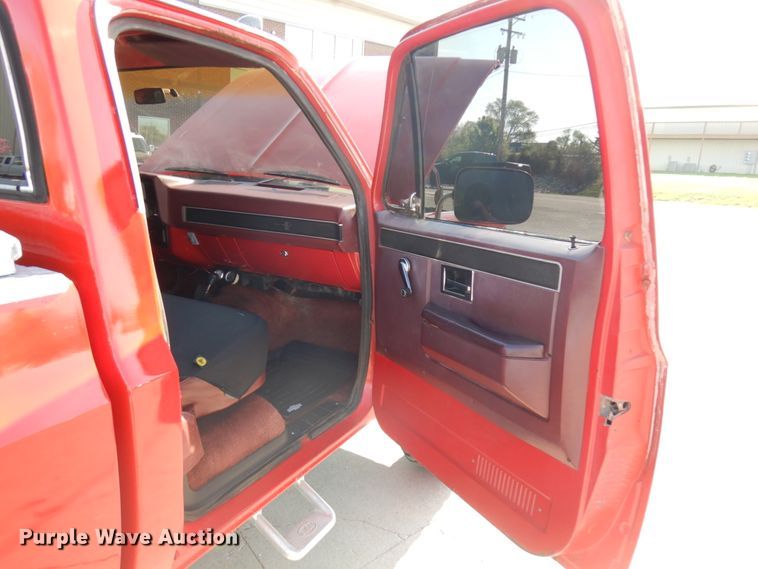 image for item HR9220 1985 Chevrolet K20  pickup truck