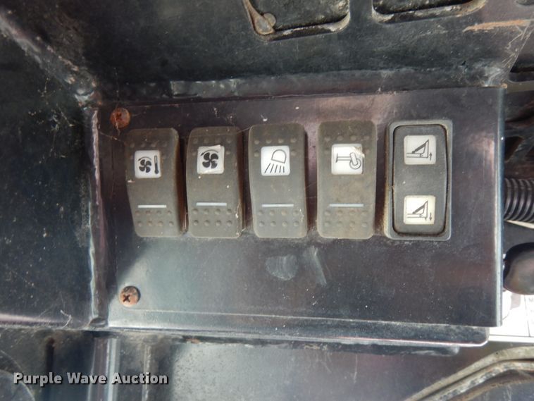 image for item HR9232 2006 Fecon FTX130-FM  mulcher