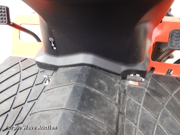 image for item HR9664 Kubota B2401  MFWD tractor