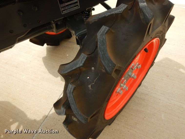 image for item HR9664 Kubota B2401  MFWD tractor