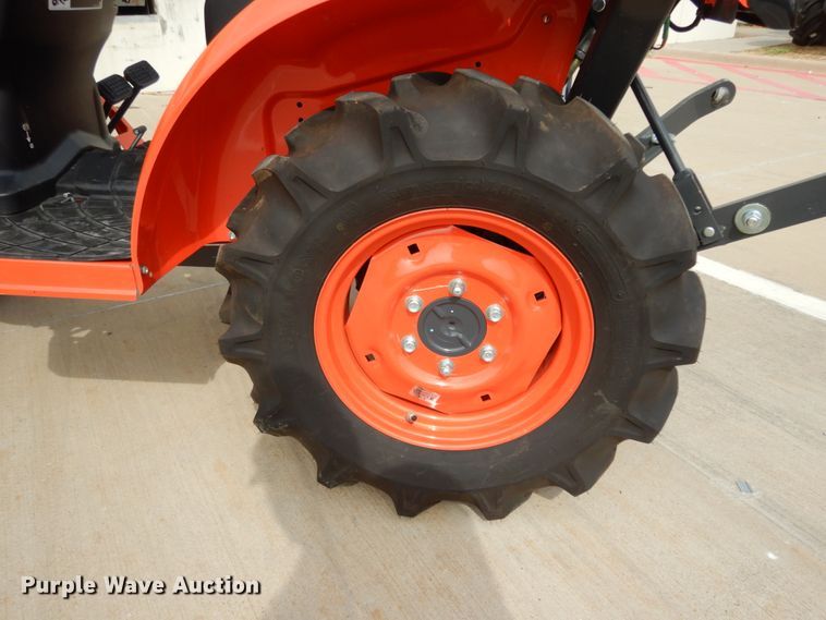 image for item HR9664 Kubota B2401  MFWD tractor