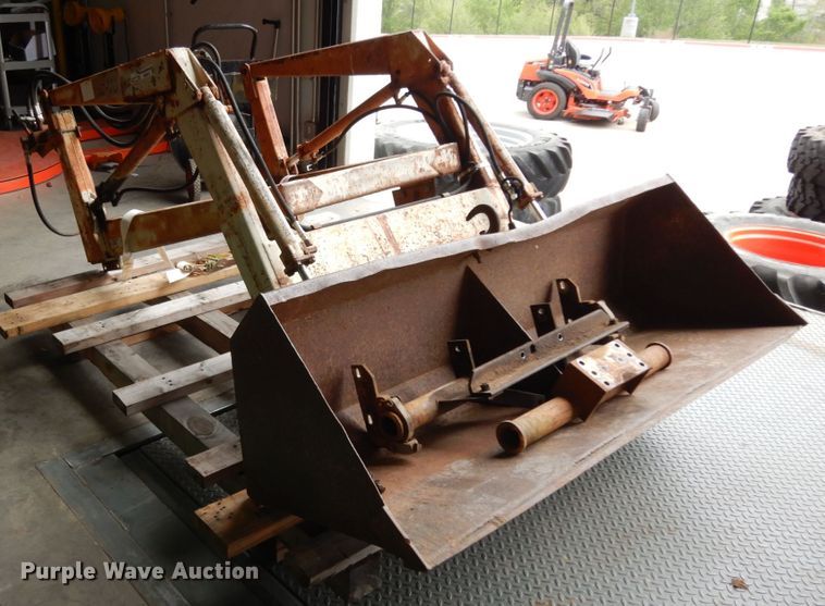 image for item HR9672 Ag-Tech AT655 loader