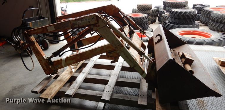 image for item HR9672 Ag-Tech AT655 loader