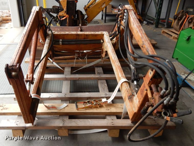 image for item HR9672 Ag-Tech AT655 loader