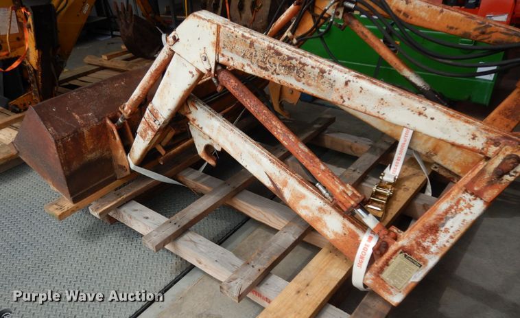 image for item HR9672 Ag-Tech AT655 loader