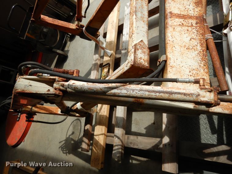 image for item HR9672 Ag-Tech AT655 loader