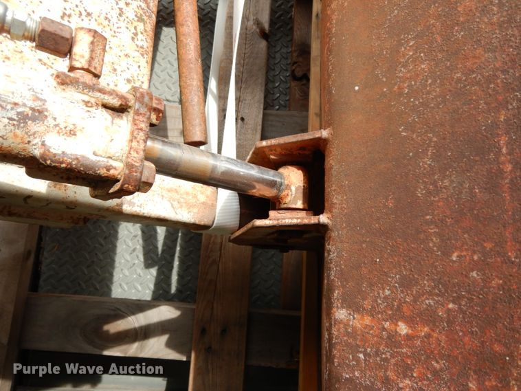 image for item HR9672 Ag-Tech AT655 loader