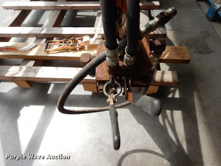 image for item HR9672 Ag-Tech AT655 loader