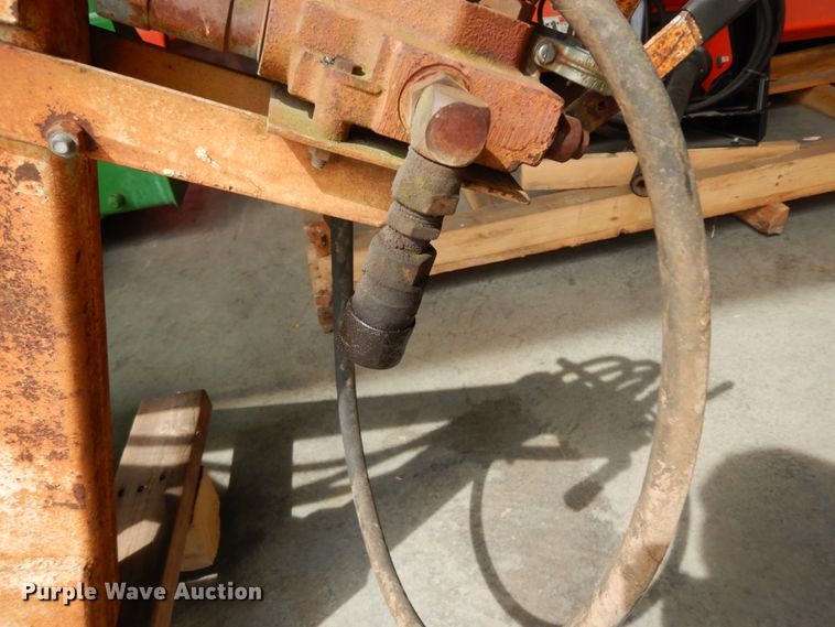 image for item HR9672 Ag-Tech AT655 loader