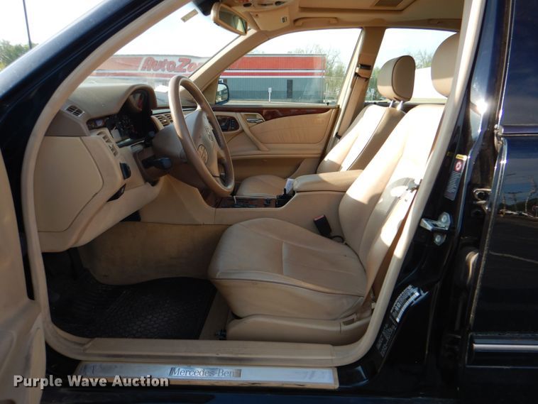 image for item HW9985 2001 Mercedes Benz E430