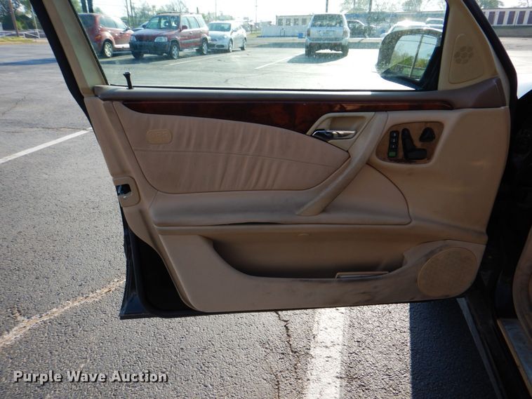 image for item HW9985 2001 Mercedes Benz E430