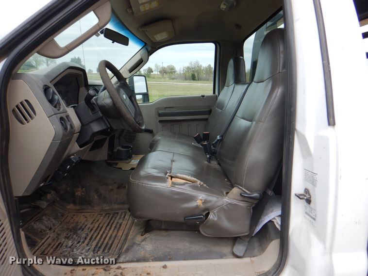 image for item HW9995 2009 Ford F550 Super Duty XL  flatbed truck