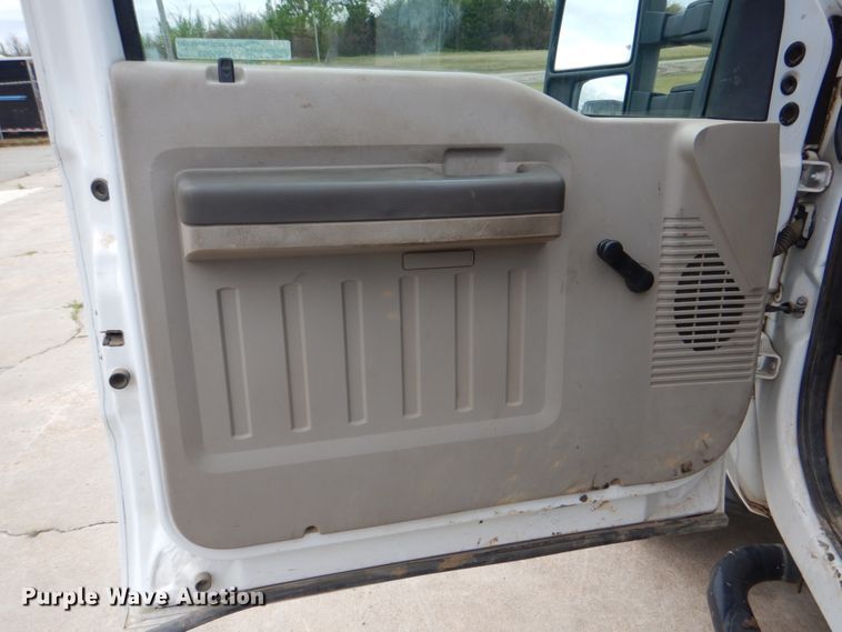 image for item HW9995 2009 Ford F550 Super Duty XL  flatbed truck