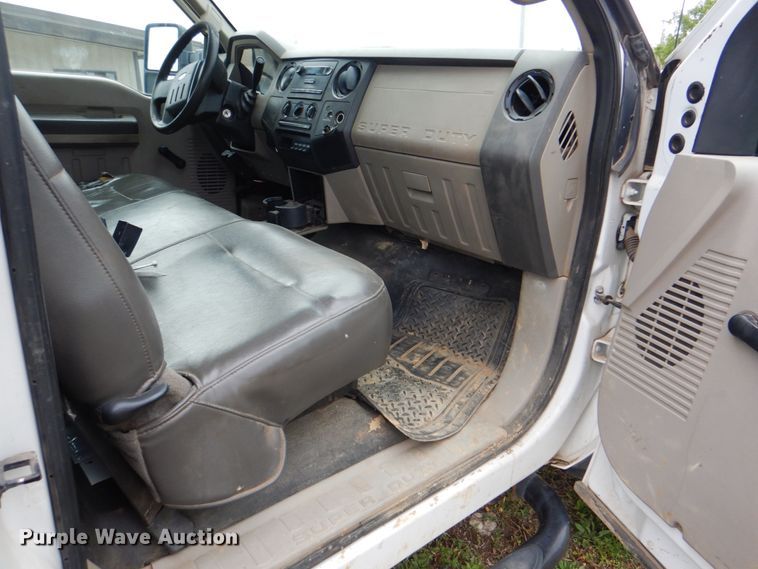 image for item HW9995 2009 Ford F550 Super Duty XL  flatbed truck