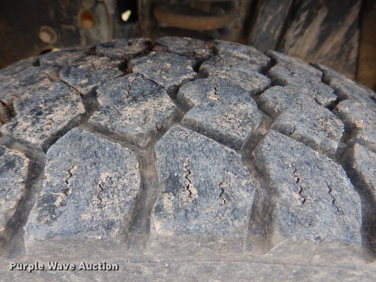 image for item HW9995 2009 Ford F550 Super Duty XL  flatbed truck