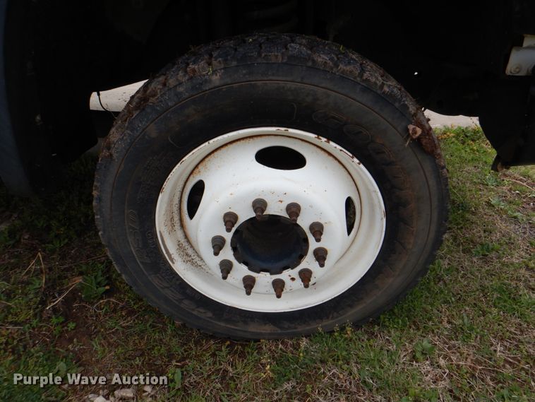 image for item HW9995 2009 Ford F550 Super Duty XL  flatbed truck