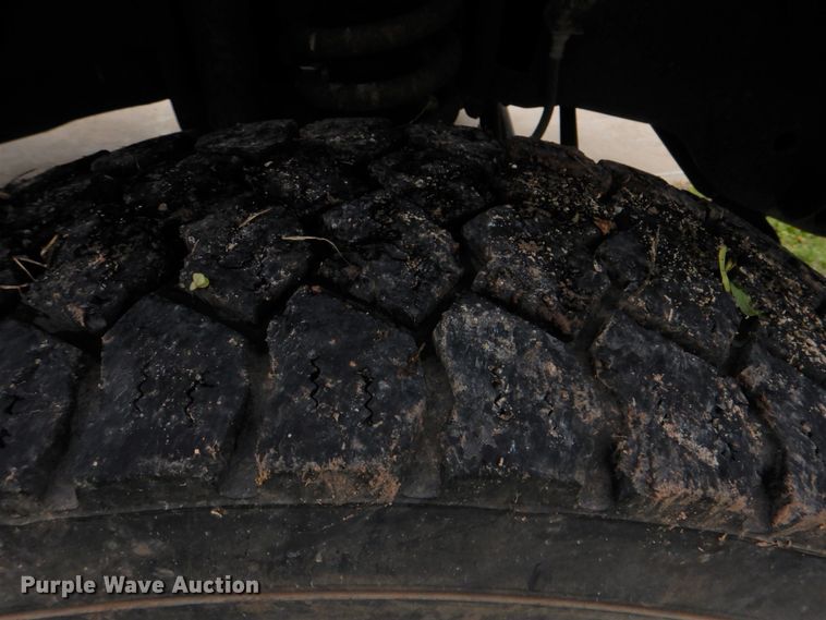 image for item HW9995 2009 Ford F550 Super Duty XL  flatbed truck