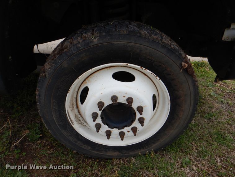 image for item HW9995 2009 Ford F550 Super Duty XL  flatbed truck