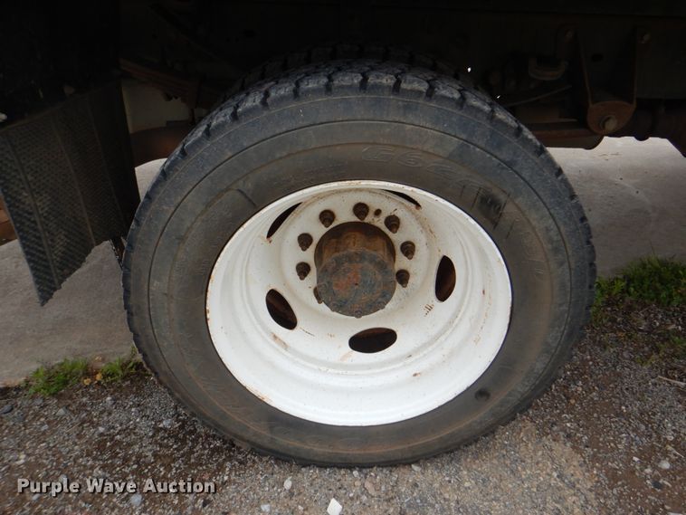 image for item HW9995 2009 Ford F550 Super Duty XL  flatbed truck