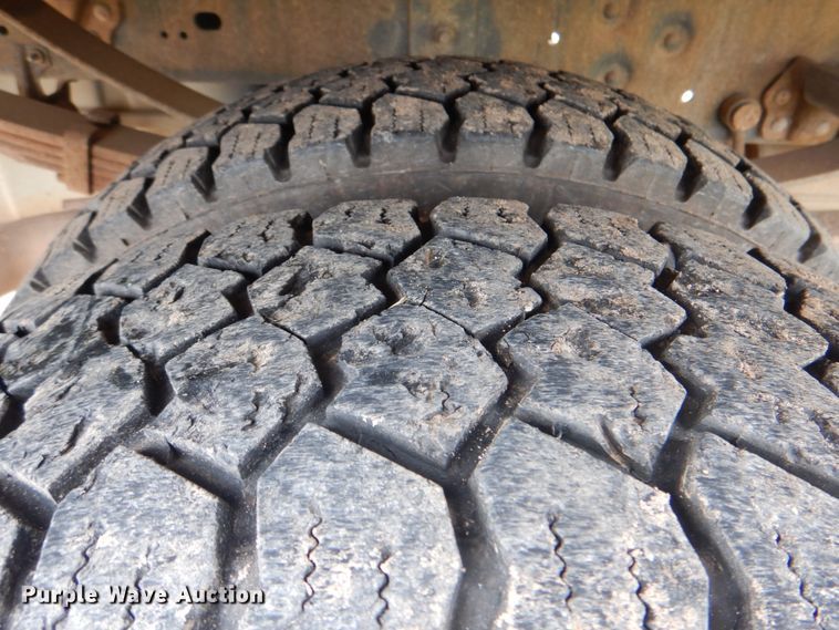 image for item HW9995 2009 Ford F550 Super Duty XL  flatbed truck