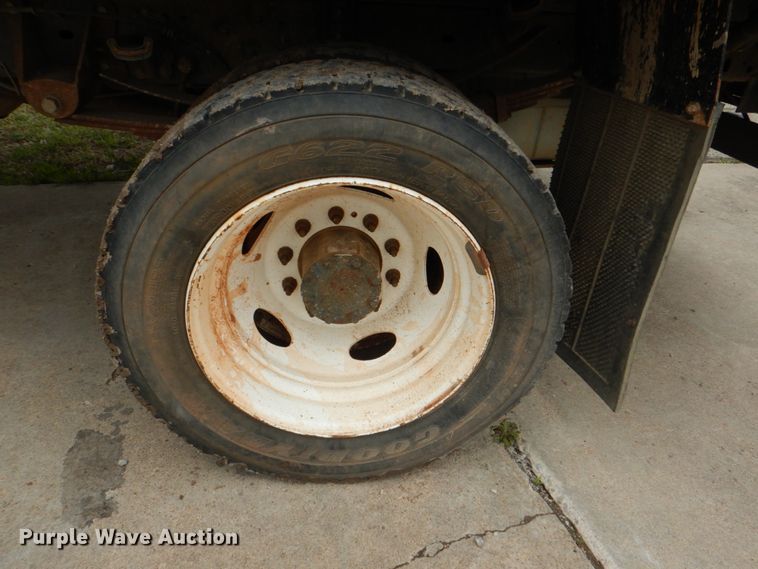 image for item HW9995 2009 Ford F550 Super Duty XL  flatbed truck