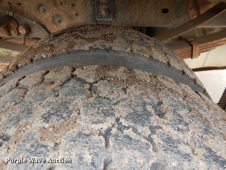 image for item HW9995 2009 Ford F550 Super Duty XL  flatbed truck