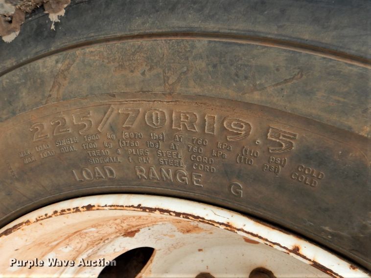 image for item HW9995 2009 Ford F550 Super Duty XL  flatbed truck