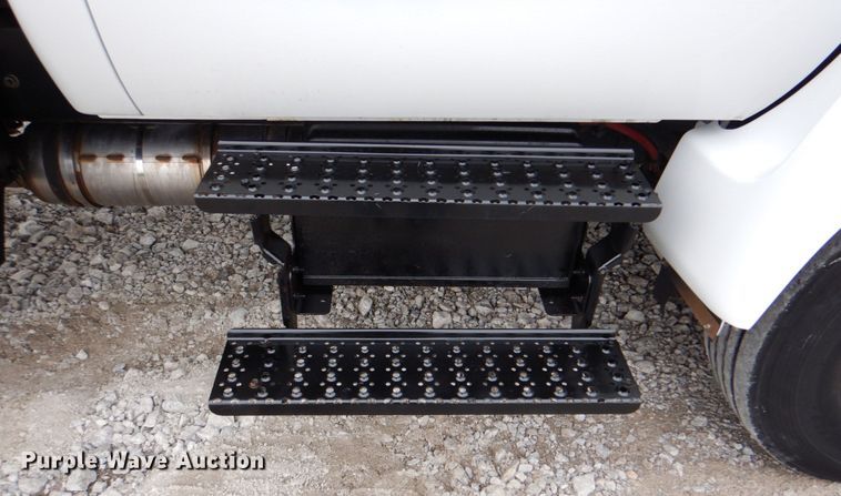 image for item HX9226 2012 Ford F750  box truck